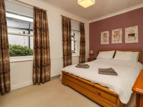 Town Cottage - Room