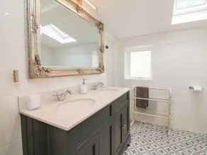 Westgate Cottage - Bathroom