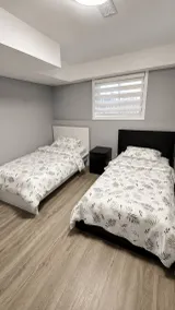 Cozy 4 Bedroom Home Near Tecumseh Mall - Chambre