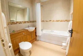 Burntwood Court Hotel - Bathroom