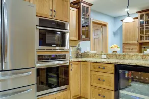 Adirondack Retreat w/ Heated Pool & Scenic Views! - Innvendig