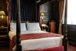 Uno Hotel Rose and Crown Tonbridge -PARKING FREE - Room