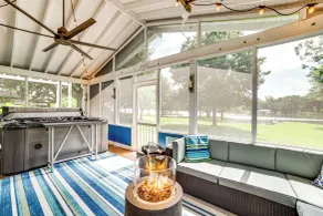Lake Tawakoni Access + Hot Tub - Wills Point Home! - Interiør