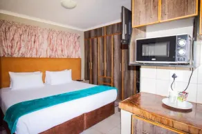 PW Heights Private Guest House - Habitación