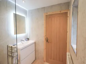 Rose Cottage - Bathroom