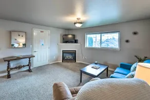 Quaint Cottage w/ Gas Fireplace ~ 1/2 Mi to Beach! - Interior