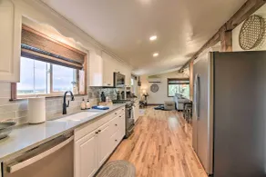 Lovely Barn Loft w/ Mountain Views on Horse Estate - Private kitchen