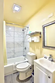 Americas Best Value Inn San Antonio Airport South - Bathroom