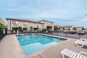 Super 8 by Wyndham Niagara Falls - Piscine