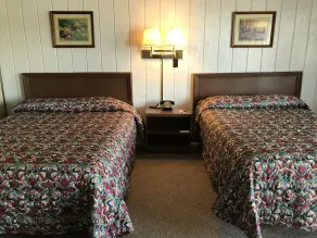 Colonial Hotel-Motel - Room