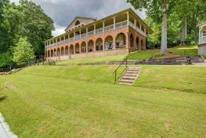 1 Mi to Lake Guntersville: Scenic Condo Retreat! - Interior