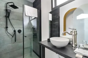 Helios Boutique by La Finca Hotels - בוטיק מעוצב עם מטבחון מאובזר וחניה חינם בעיר העתיקה! - Bathroom