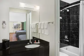 Travelodge by Wyndham Fort Myers Cape Coral - Camera