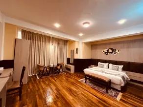 Silver Cloud Hotel - Room