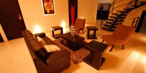 Giakor Suites - Lobby sitting area