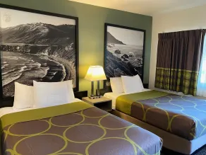 Super 8 by Wyndham Monterey - Chambre