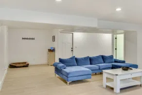 Sleek & Modern Morgan Abode: Great for Families! - Innvendig
