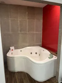 Zújmú Business Boutique Hotel - Bathroom
