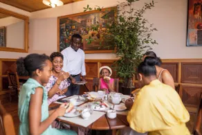 Esther's Hotel - Restaurant