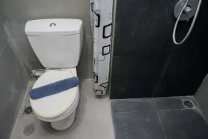 Nice and Elegant Studio at Paddington Heights Apartment - Bathroom