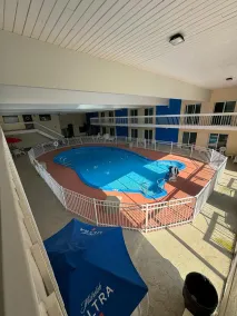 Rockfalls Inn & Suite - Pool