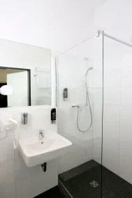 Hoteltow - Bathroom