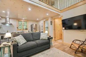 Stellahouse - Awesome Maine Treehouse - Interiør