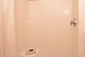 Country Hearth Inn & Suites Edwardsville - Baño