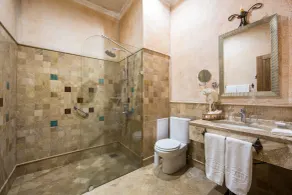 Caucasus Hotel - Bathroom