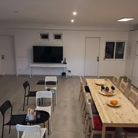 "room in Guest Room - Caparica Poshtel An Luxury Hostel" - Opholdsområde