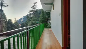 Lill Sparrow by Verdant escapes hospitality - Hall