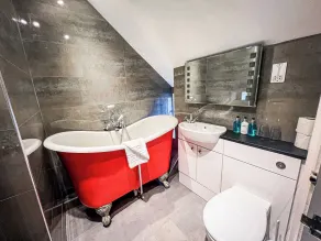Rising Sun Hotel - Bathroom
