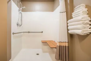Microtel Inn and Suites By Wyndham Miami OK - Bathroom