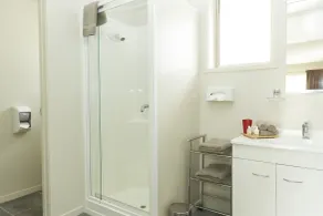 Admiral Court Motel & Apartments - Baño