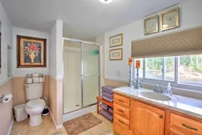 Waterfront North Bend Home: 9 Miles Into Town - Badrum