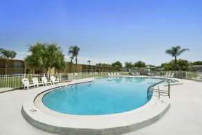 Howard Johnson by Wyndham Winter Haven FL - Piscine