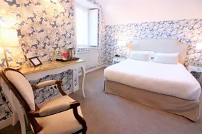 Logis - Hôtel & Restaurant du Tribunal - Værelse