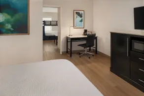 Cortona Inn and Suites Anaheim Resort - Rum