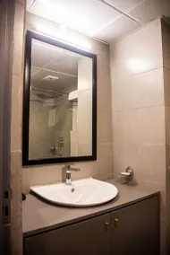 Golden Parkk Hotel - Bathroom
