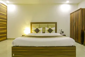 FabHotel White House BNB - Nr Yashobhoomi Convention Centre - Room