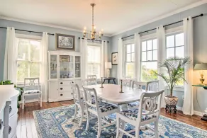 Family-Friendly Savannah Vacation Rental w/ Decks! - Interiör