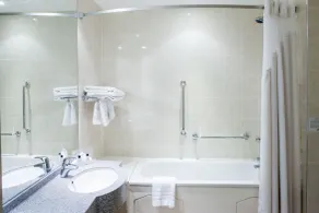 Holiday Inn Leamington Spa - Warwick by IHG - Baño