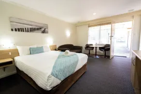 Hospitality Esperance SureStay Collection by Best Western - Room