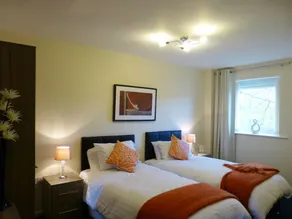The Sawmills, Carlisle - Spacious 4 Bedroom Family House - Free WiFi - & Parking - Walk to Carlisle Castle - Værelse