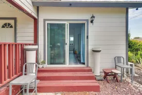 Sunny Hemet Escape w/ Covered Porch & Fire Pit - Interiør
