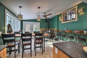 Cozy Home w/ Sauna: Mins to Stowe Mountain Resort - Innvendig