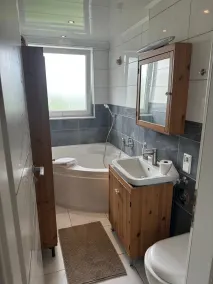 Modern Apartment Near the Exhibition Center - Bathroom