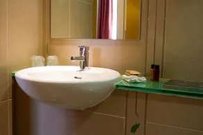 The Pinewood Hotel - Bathroom