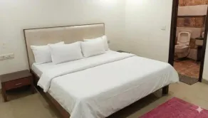 Hotel The Lotus Home Near Chandigarh Railway Station - Room
