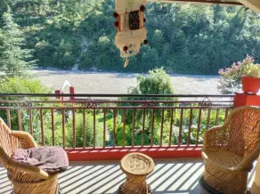 Anand-Ganga Yoga Guesthouse - Vista do quarto